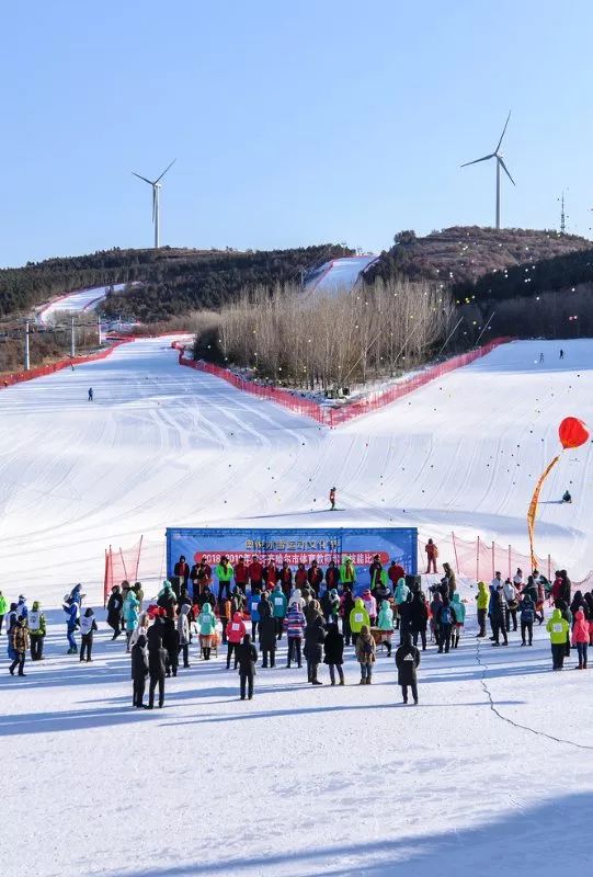 暨齐齐哈尔市体育教师滑雪技能大赛 在齐齐哈尔奥悦碾子山