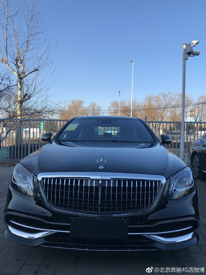 记录实拍2019款奔驰迈巴赫s450 4matic