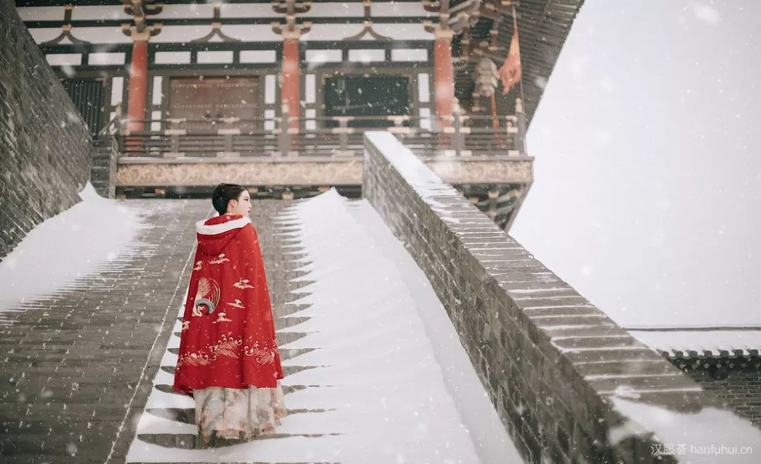 汉服雪景 | 雪花漫天,说好的白首到老呢?