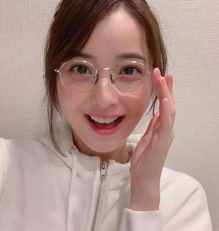 top5 佐佐木希户田惠梨香靠着多年的努力,终于在近日接下明年晨间剧的