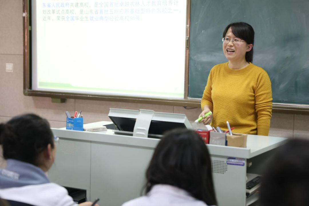 淄博市学生发展指导讲师团与大学专业公开课走进淄博四中