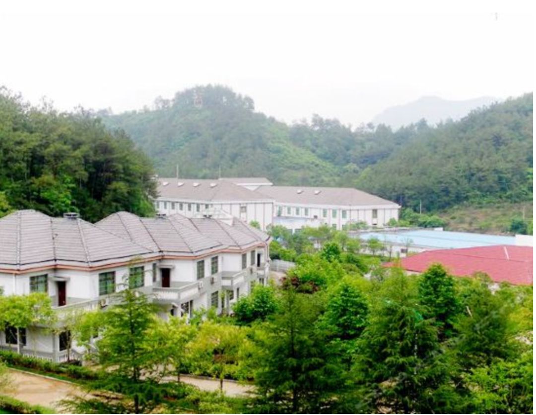 ruihe resort xinchang(新昌瑞和度假村) is located in xinchang