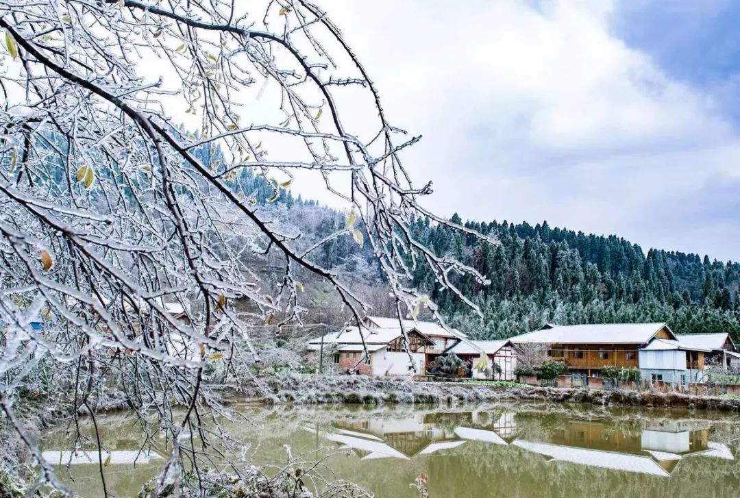 地点:彭州市通济镇大坪村登一座高山心旷神怡亦或是在天气晴朗的假期