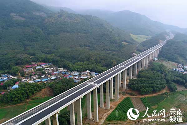 临沧临翔至清水河高速公路孟定国门段建成试通车