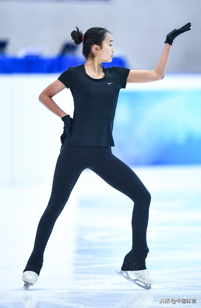 中国首位归化运动员美籍华裔女孩朱易备战全国花样滑冰锦标赛