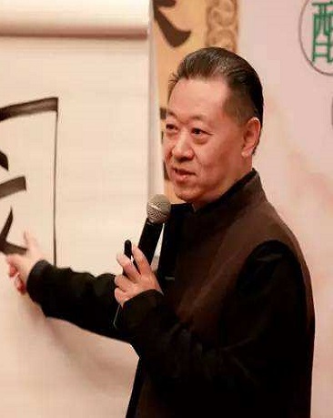 王寅董事长_王寅和蝈蝈儿子照片