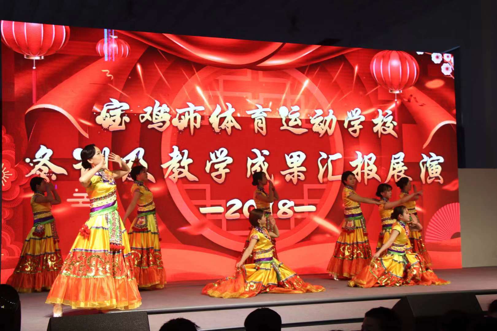 宝鸡市政府副秘长周宝君出席并宣布活动开始,宝鸡市体育局领导,学校