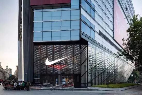 上海世茂广场 nike全球旗舰店