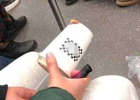 女子地铁点燃纸杯是怎么回事？详细经过是怎样的？
