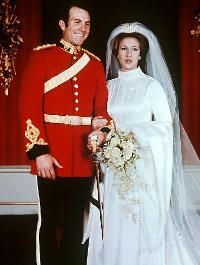 凯特王妃婚纱_凯特王妃弟弟婚礼照曝光,二姐皮帕入镜,新娘穿41年前婆婆的婚纱