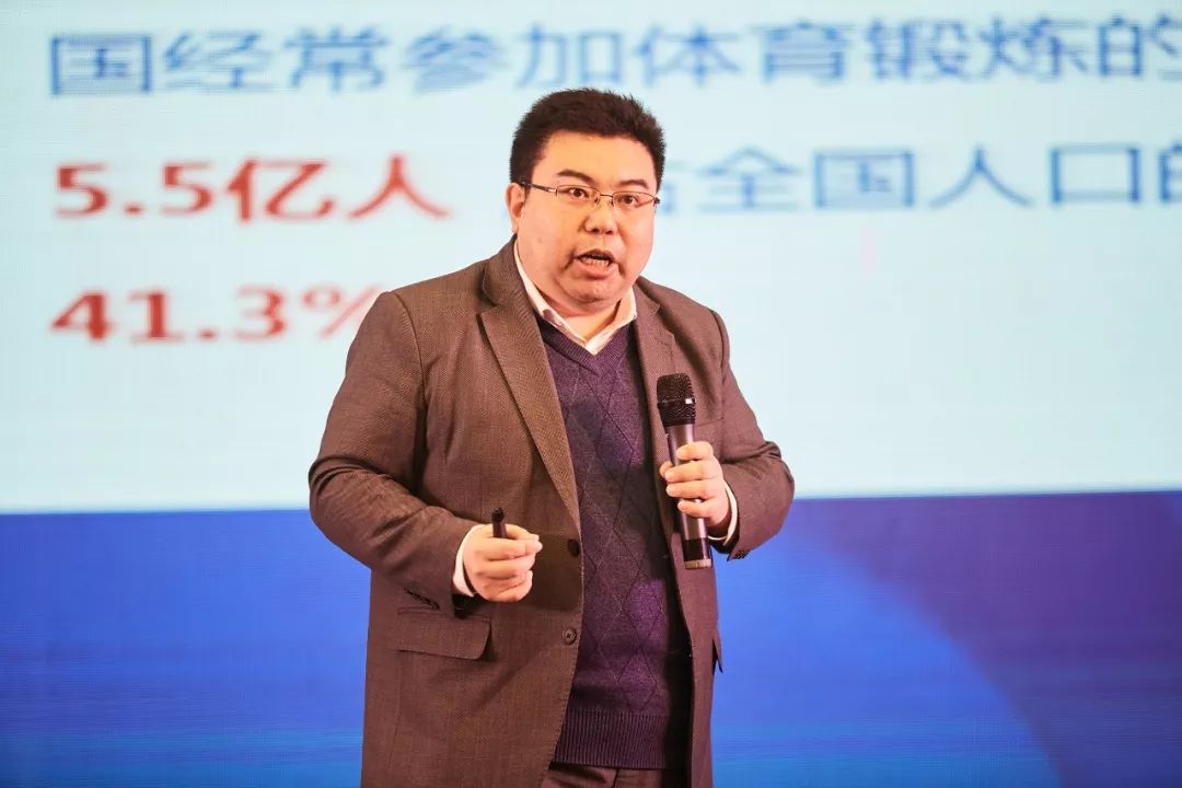 维宁体育ceo纪宁博士发表讲话年会颁奖盛典一段激情奔放的燃烧卡路里