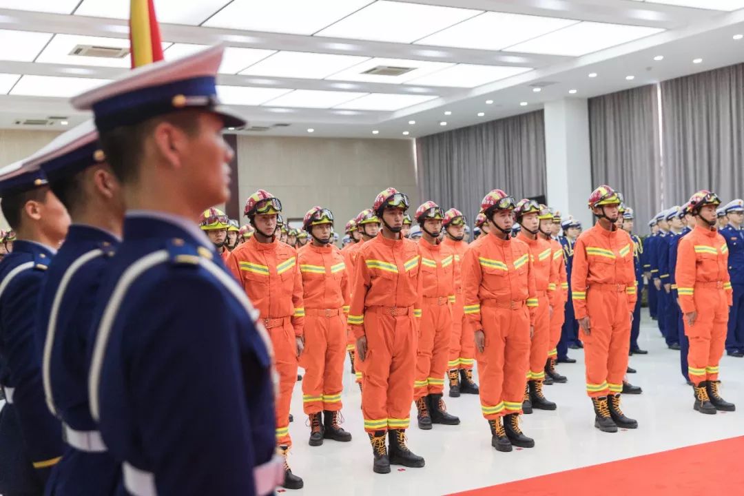 这种蓝,叫深火焰蓝!新式消防制服,服饰在乌鲁木齐正式