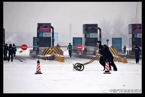 【提醒】赶紧买车,天降暴雪,高速封路,银行贷款回收,车会涨价!