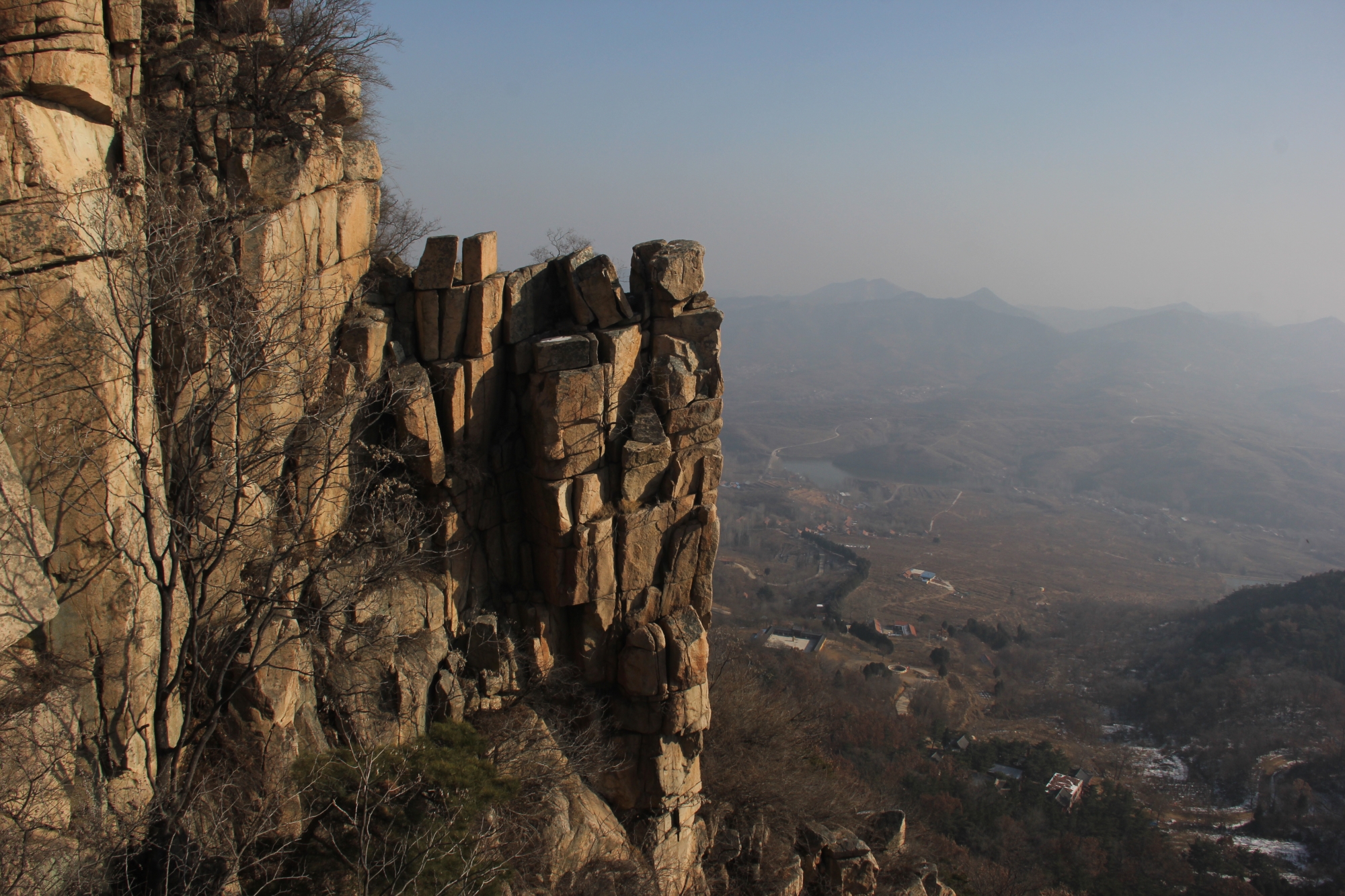 不可错过的家门口美景,冬季周末探险的好去处,当属嵩山的奇石险峰