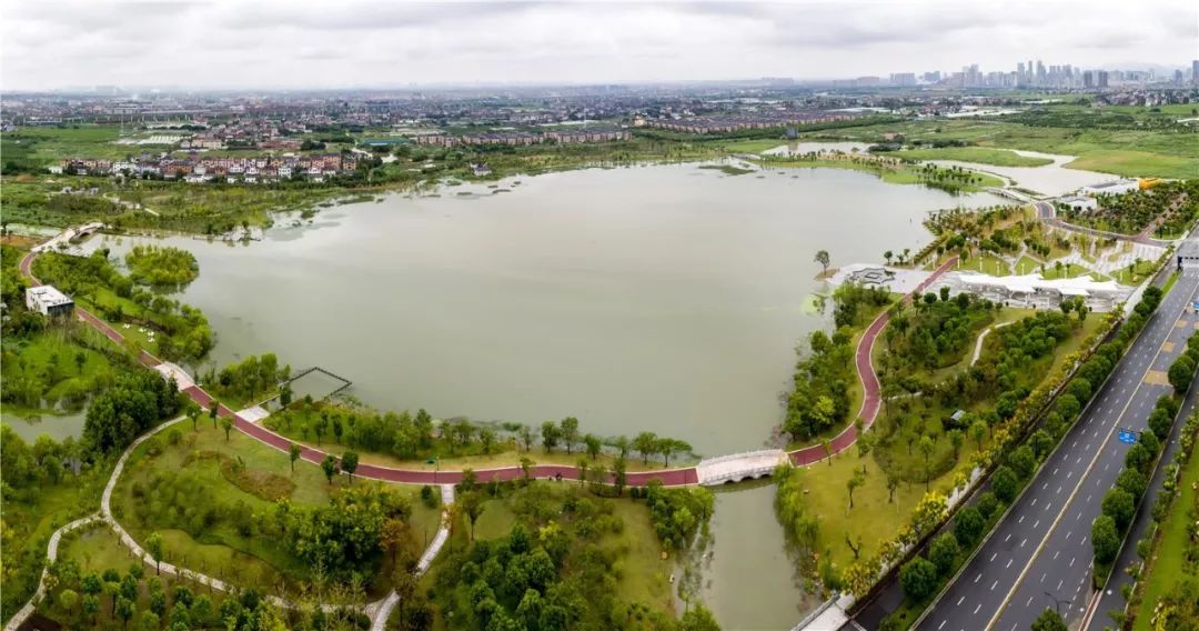 龙渡湖位于许村镇临杭新城核心区,为海宁西部第一大湖,景观建筑点状