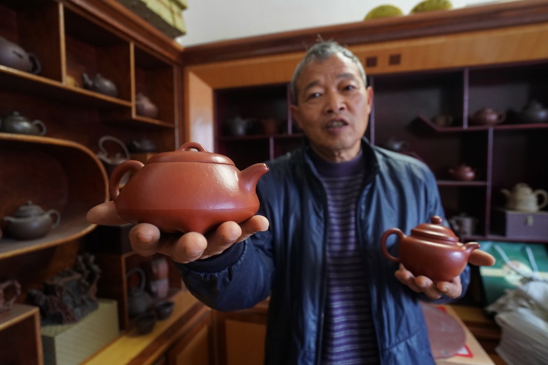 宜兴访紫砂老艺人:进厂时做一把壶才得9分钱,他先去做销售了
