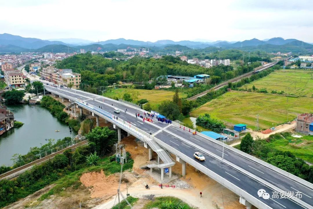 广茂铁路新桥道口立交今天通车!