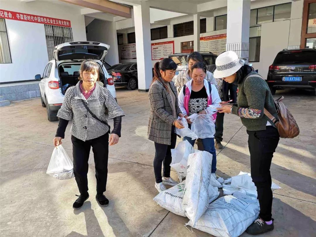 泸西午街铺镇贫困户技能培训班提升贫困户造血能力