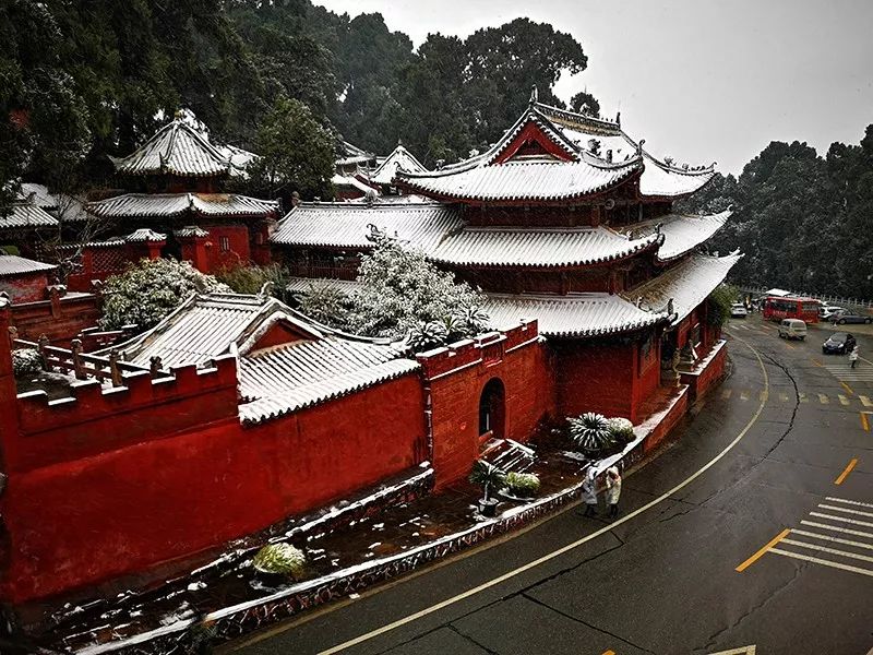 的禅意一场冬雪为梓潼大庙山披上了银装一夜之间古刹雪景如画绵阳的雪