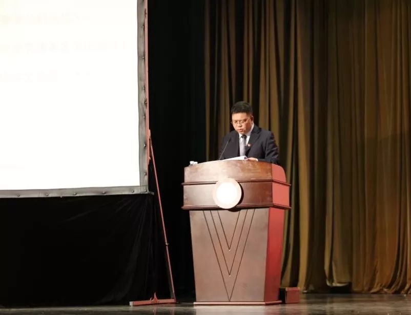 表彰会上校党委副书记聂贵新同志宣读了《关于表彰2017—2018学年度