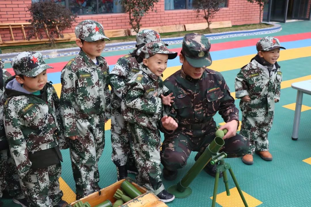 此次活动是北京银座观山雅居幼儿园首次开展的军事主题体验活动,该园