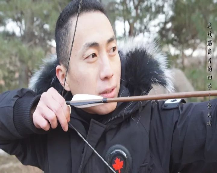 他潜心研究,苦心专研,基本复原出了朝鲜族传统弓箭中技艺最为高超的筋