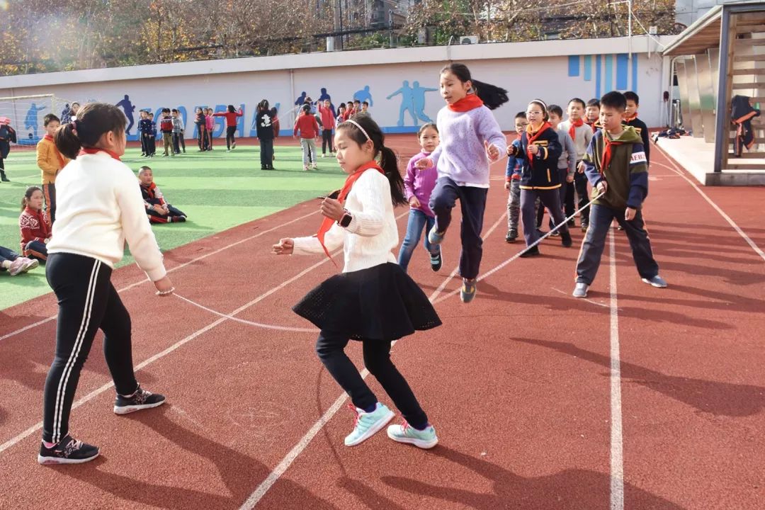 享受运动快乐成长记2018大华二小学生冬季运动会