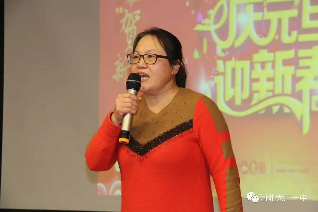 组《朗读者》物理组 趣味物理实验表演马成仁老师与陈校长互动语文组