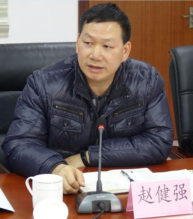 荷城街道河江社区联络站站长何东朝,杨和镇河西社区联络站站长杨伟健