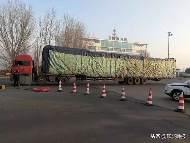 莘县高速交警查获两辆超长大货车,一辆擅自改变外形面包车!