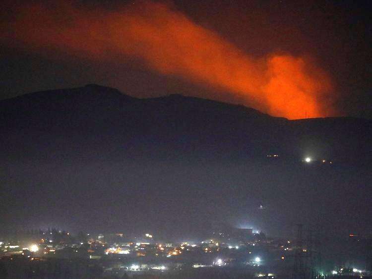 以色列空袭闯下大祸！俄罗斯翻脸不认人，北约大国军队蠢蠢欲动