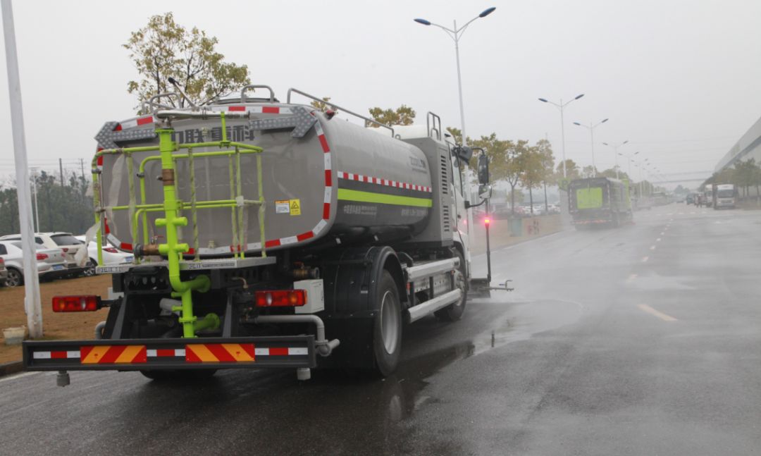 给老总装车_快递装车图片