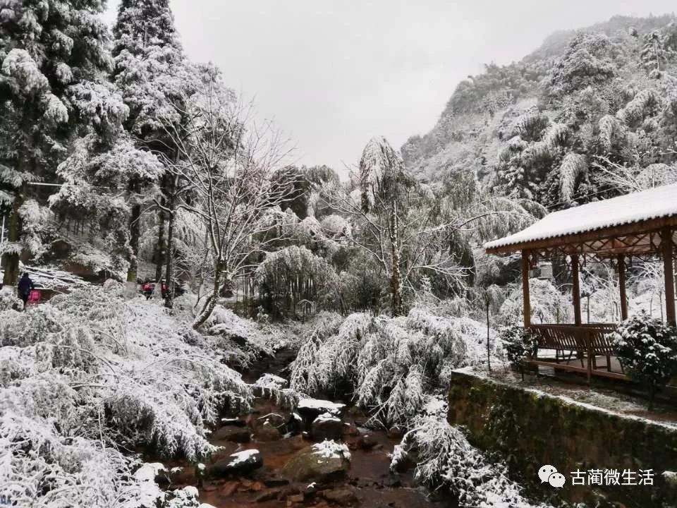 美景好玩古蔺普照山纯天然的滑雪场