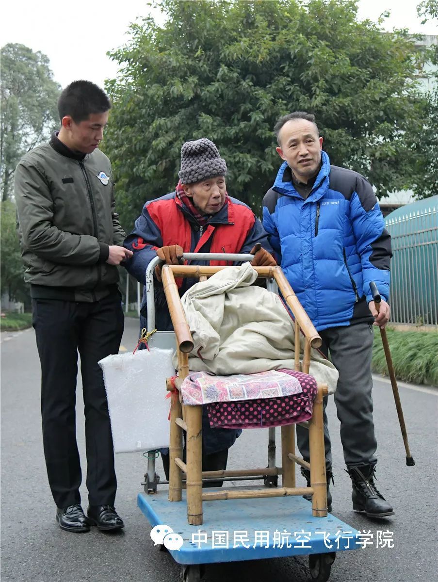 开国大典飞过天安门的中飞院老人!_张祖礼