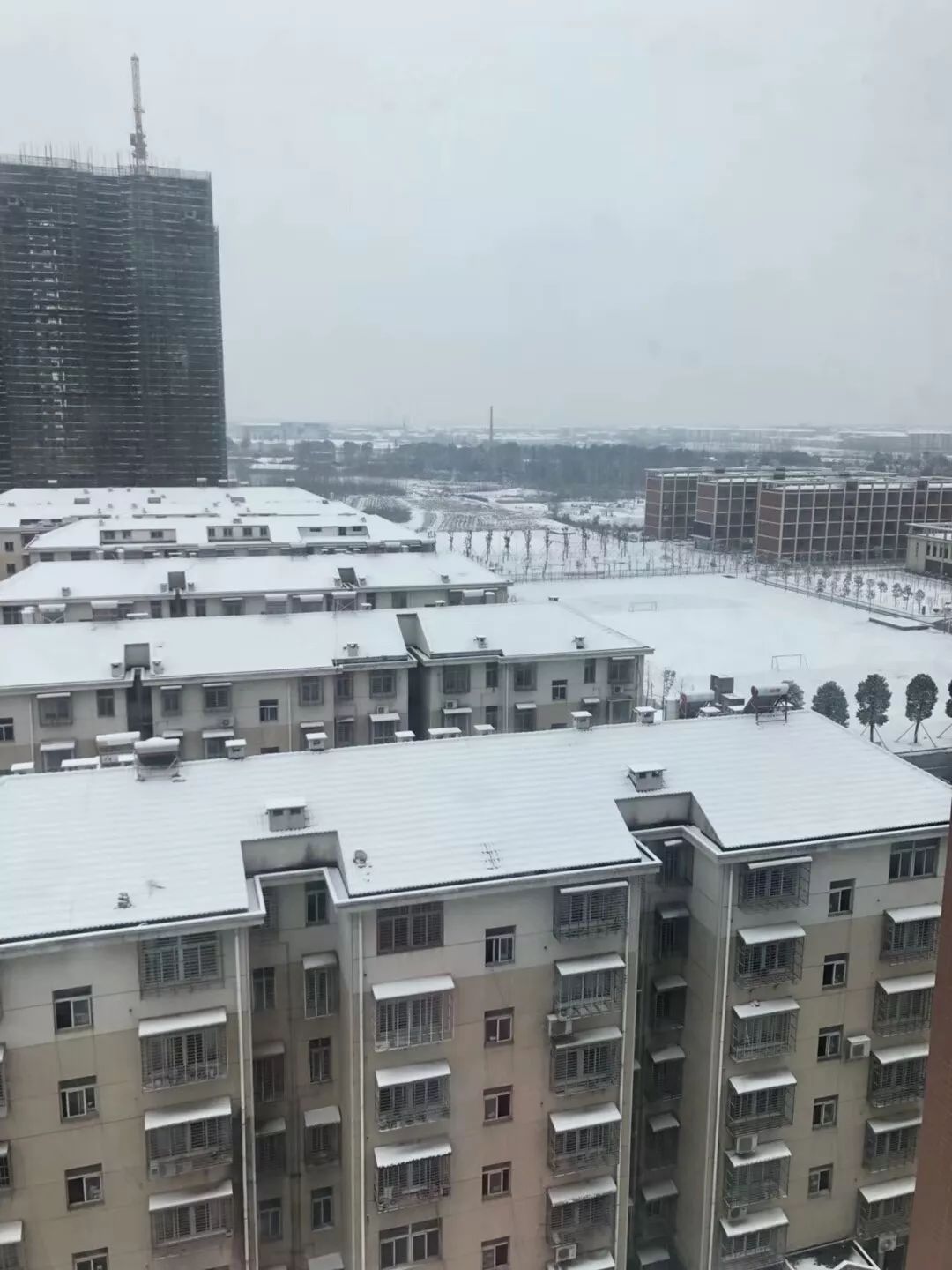 (图片来源朋友圈) 天气预报显示 汉川的雪