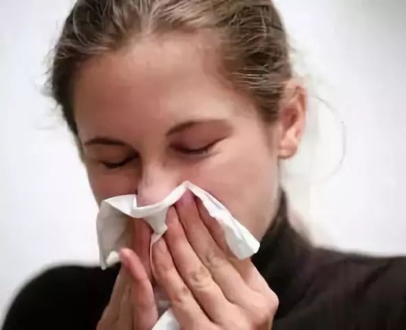 打噴嚏、流鼻涕......一定就是感冒嗎？未必！這五種「假感冒」需警惕 未分類 第1張