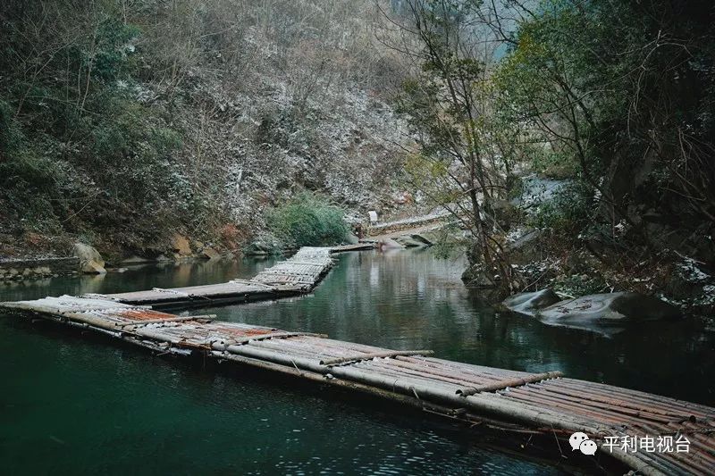 平利美景桃花溪畔雪色浓