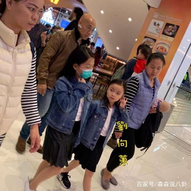 朱麗倩帶6歲女兒逛街，打扮樸素和親妹妹同行，未見劉德華身影！ 娛樂 第6張