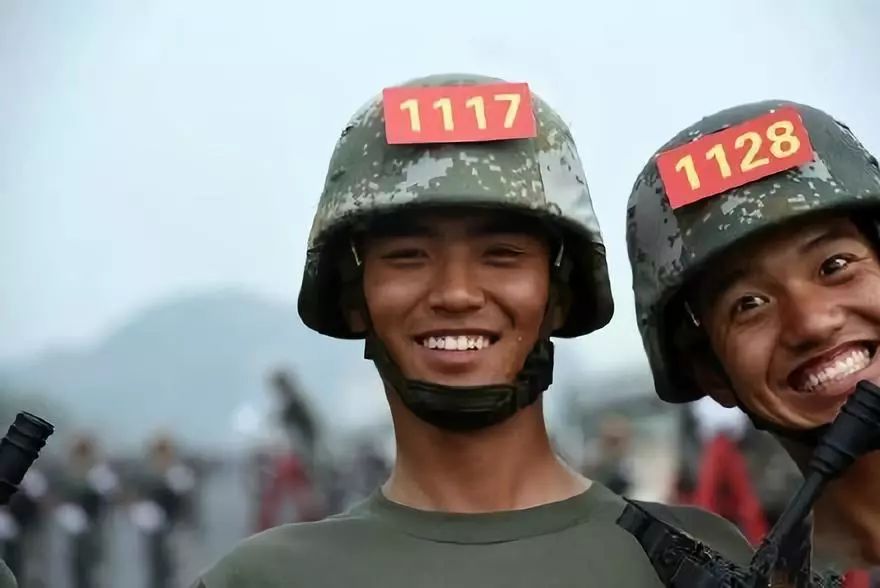 的笑容 △任务圆满结束,三军尽欢颜 怎么样,2018版中国军人的表情包
