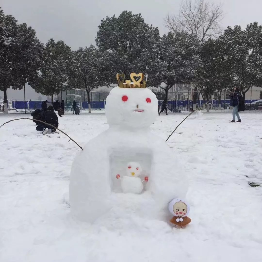 "鬼畜の雪人通过昨日征集与朋友圈的分享,小研发现,这些"雪人"形态各