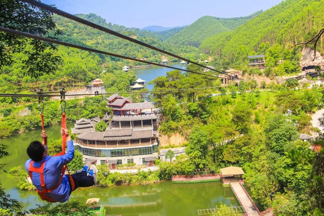 惊天杂技激情游乐项目广西龙门水都景区邀您欢度元旦