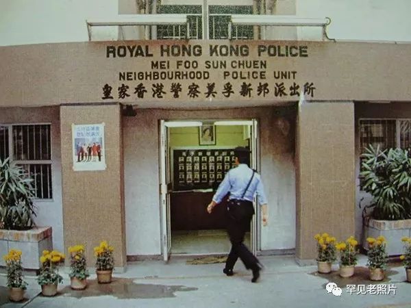 1980年代,香港,警署派出所.1980年代初,香港,开往文锦渡的巴士.