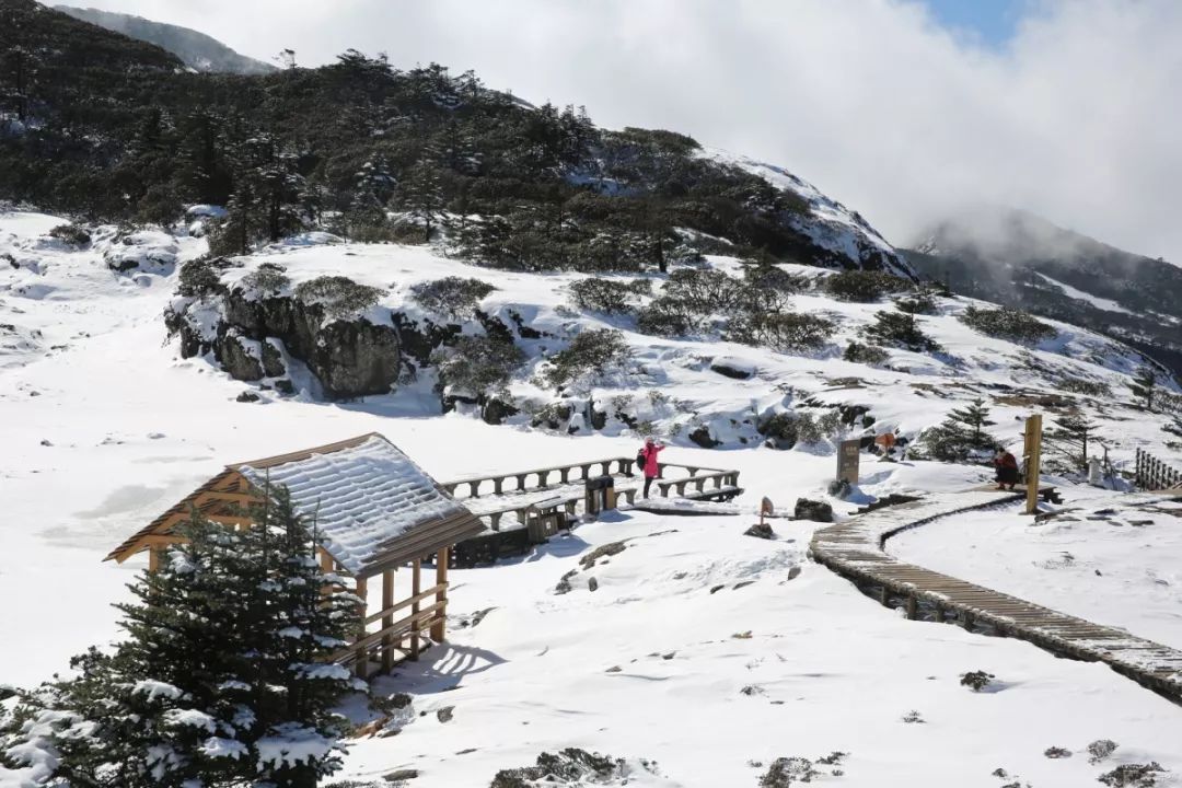 轿子雪山滑雪场  ——轿子雪山也落下了大雪 轿子雪山国际滑雪场 也