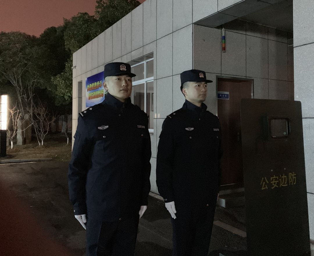 从今天起他们脱下军装换警服!_公安