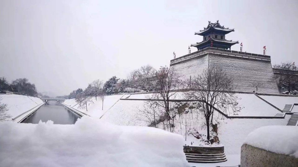 古城西安下雪了,带你去看雪后美丽的"长安"