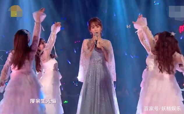 楊紫跨年獻唱《不染》，一身薄紗長裙被何炅、謝娜大讚：好仙啊！ 娛樂 第7張