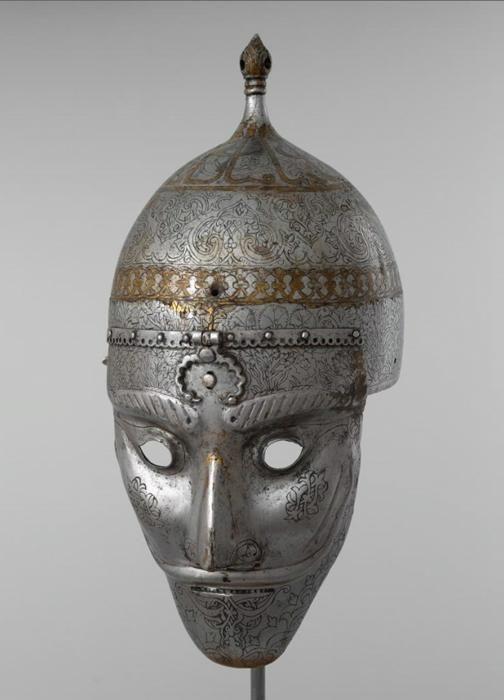 中世纪早期维京海盗的面具头盔,其实也是罗马晚期的一种样式的北欧