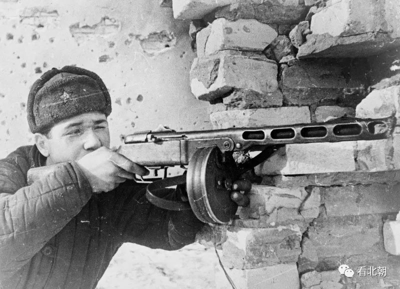 二战最适合大量装备的冲锋枪:苏军波波沙的战场老照片