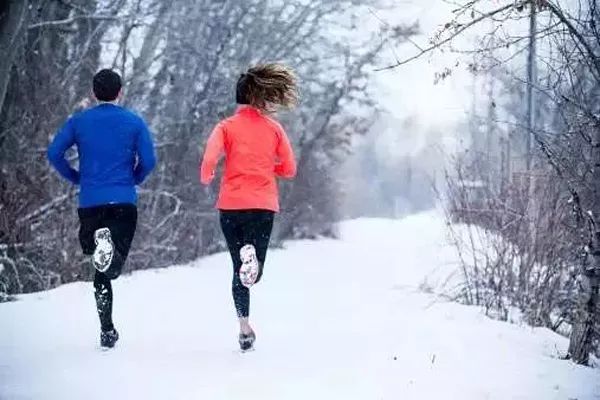 冬天跑步穿什麼？把握3個原則，既保暖又輕便 未分類 第4張