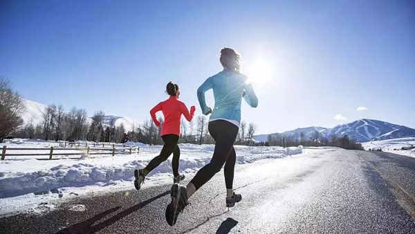 冬天跑步穿什麼？把握3個原則，既保暖又輕便 未分類 第1張